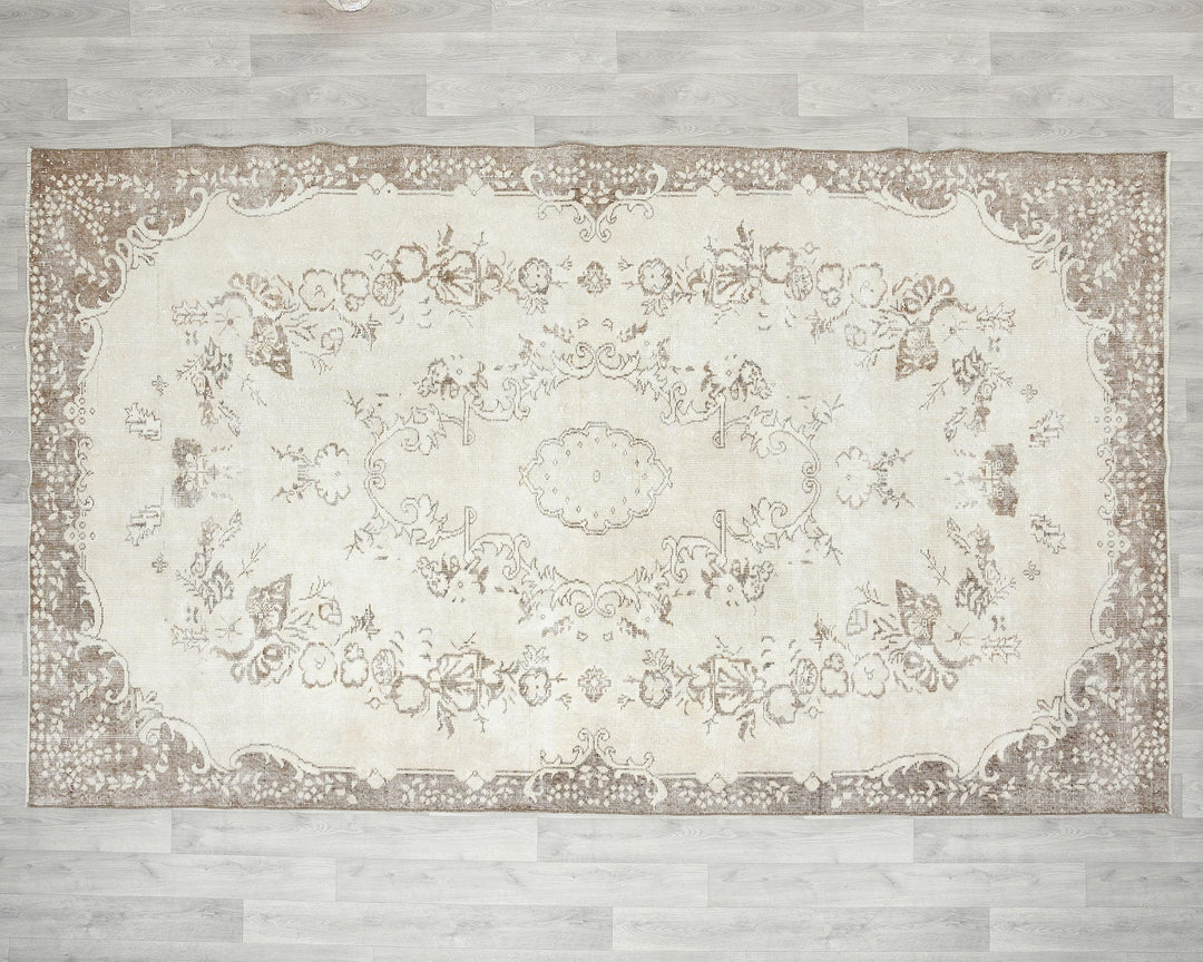 Neutral Oushak Rug 6' 2" x 10' 1" | No. VR11553