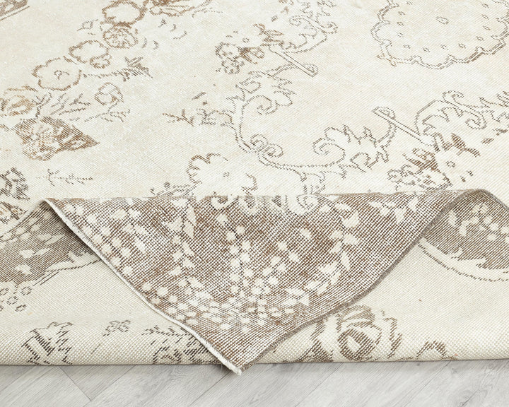 Neutral Oushak Rug 6' 2" x 10' 1" | No. VR11553