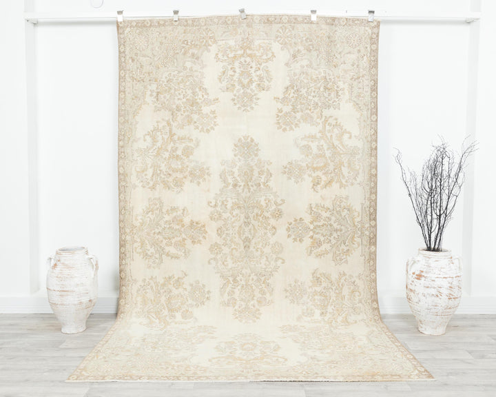 Beige Oushak Rug 5' 10" x 9' 10" | No. VR44617
