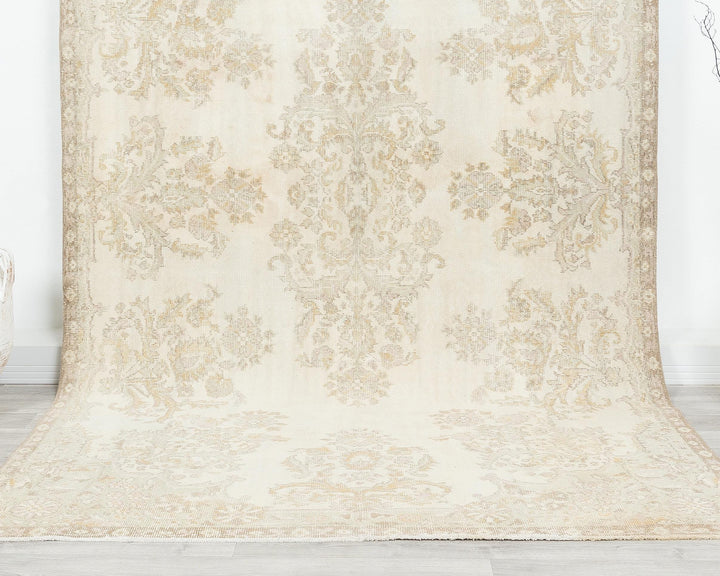 Beige Oushak Rug 5' 10" x 9' 10" | No. VR44617