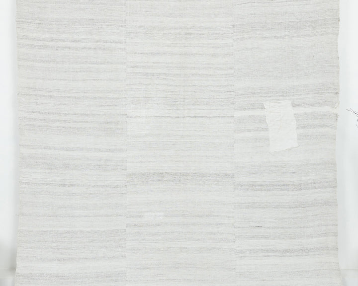 White Kilim Rug 6' 9" x 8' 7" | No. VR10327