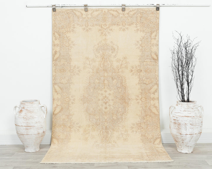 Beige Oushak Rug 6' 9" x 3' 10" | No. VR84030