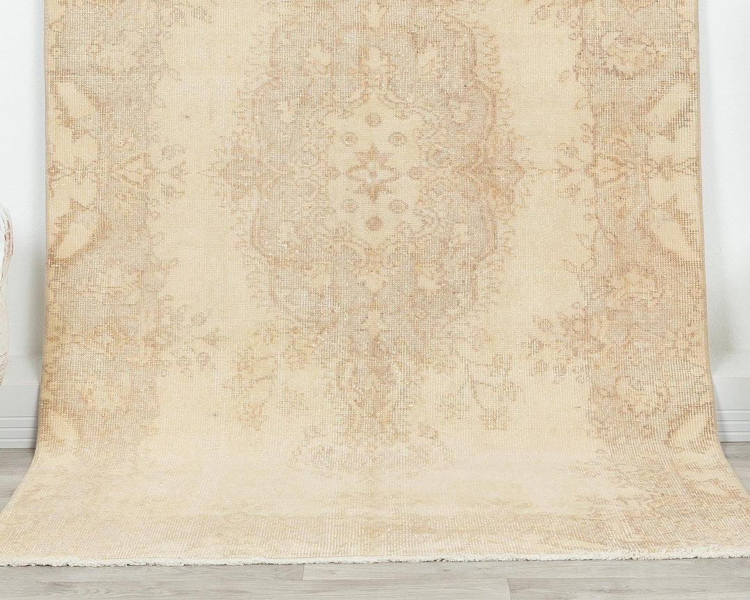 Beige Oushak Rug 6' 9" x 3' 10" | No. VR84030