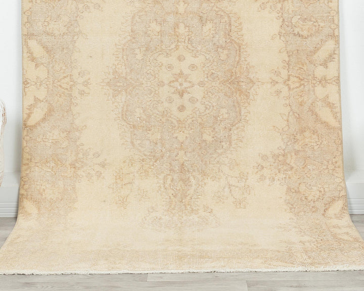 Beige Oushak Rug 6' 9" x 3' 10" | No. VR84030