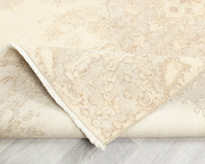 Beige Oushak Rug 6' 9" x 3' 10" | No. VR84030