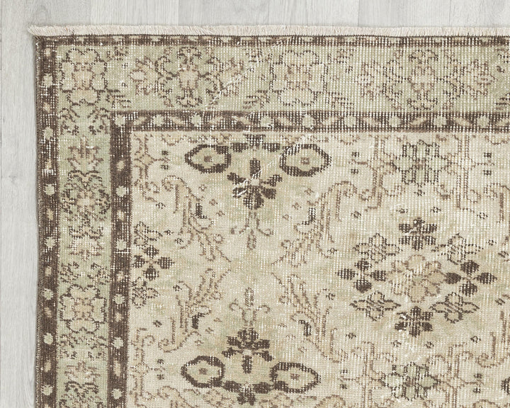 Vintage Turkish Rug 6' 8" x 3' 8" | No. VR35382