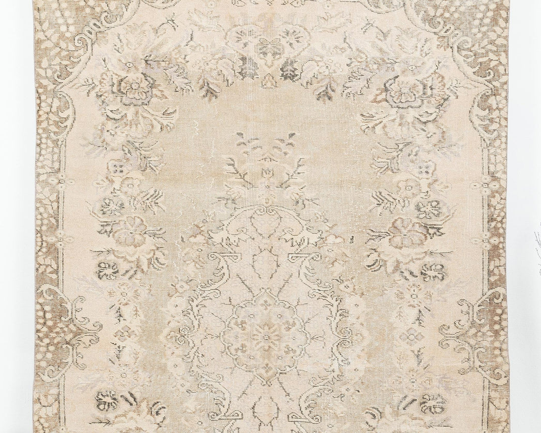 Beige Oushak Rug 9' 2" x 5' 7" | No. VR25463