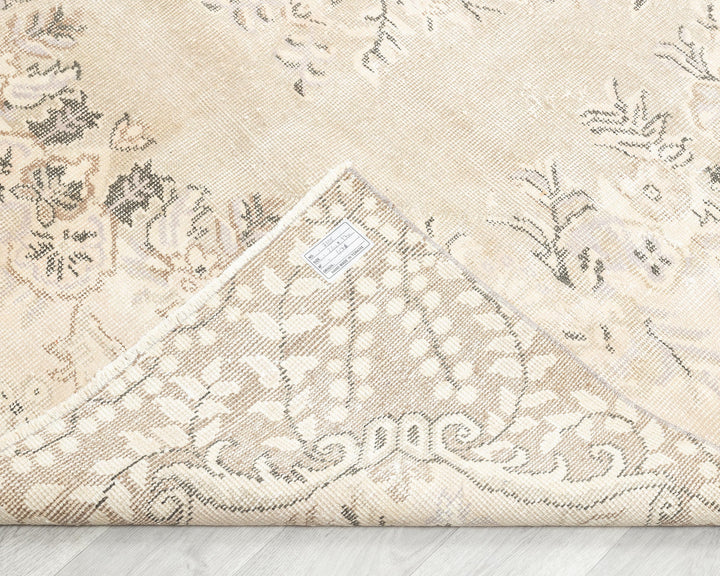 Beige Oushak Rug 9' 2" x 5' 7" | No. VR25463