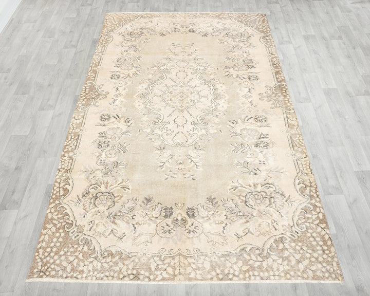 Beige Oushak Rug 9' 2" x 5' 7" | No. VR25463