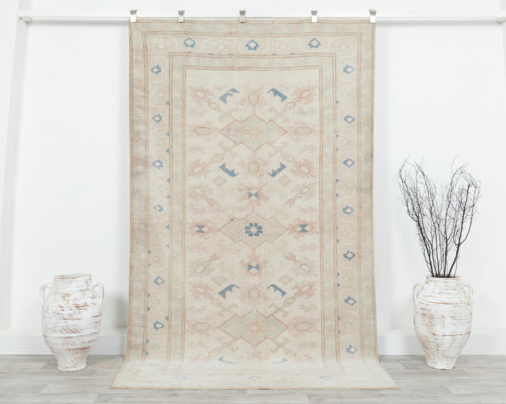 Beige Oushak Rug 8' 2" x 4' 9" | No. VR23822