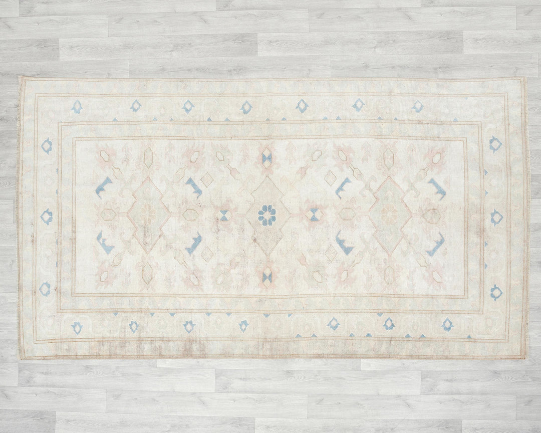 Beige Oushak Rug 8' 2" x 4' 9" | No. VR23822