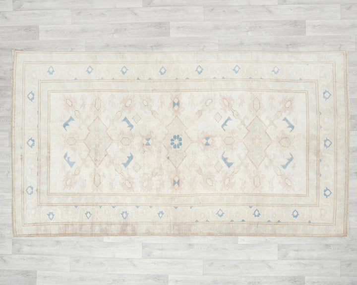 Beige Oushak Rug 8' 2" x 4' 9" | No. VR23822