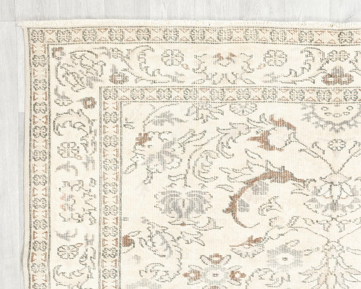 Beige Oushak Rug 8' 11" x 6' 3" | No. VR42107