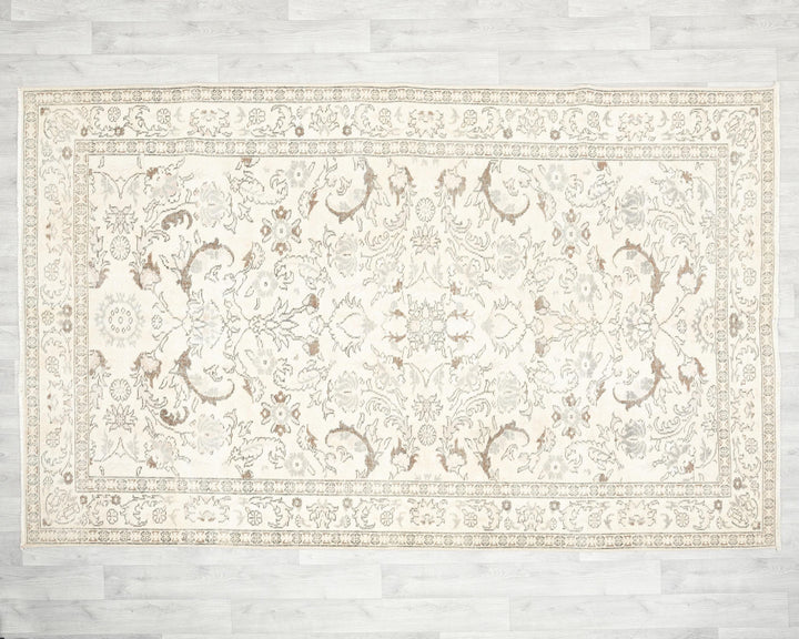Beige Oushak Rug 8' 11" x 6' 3" | No. VR42107