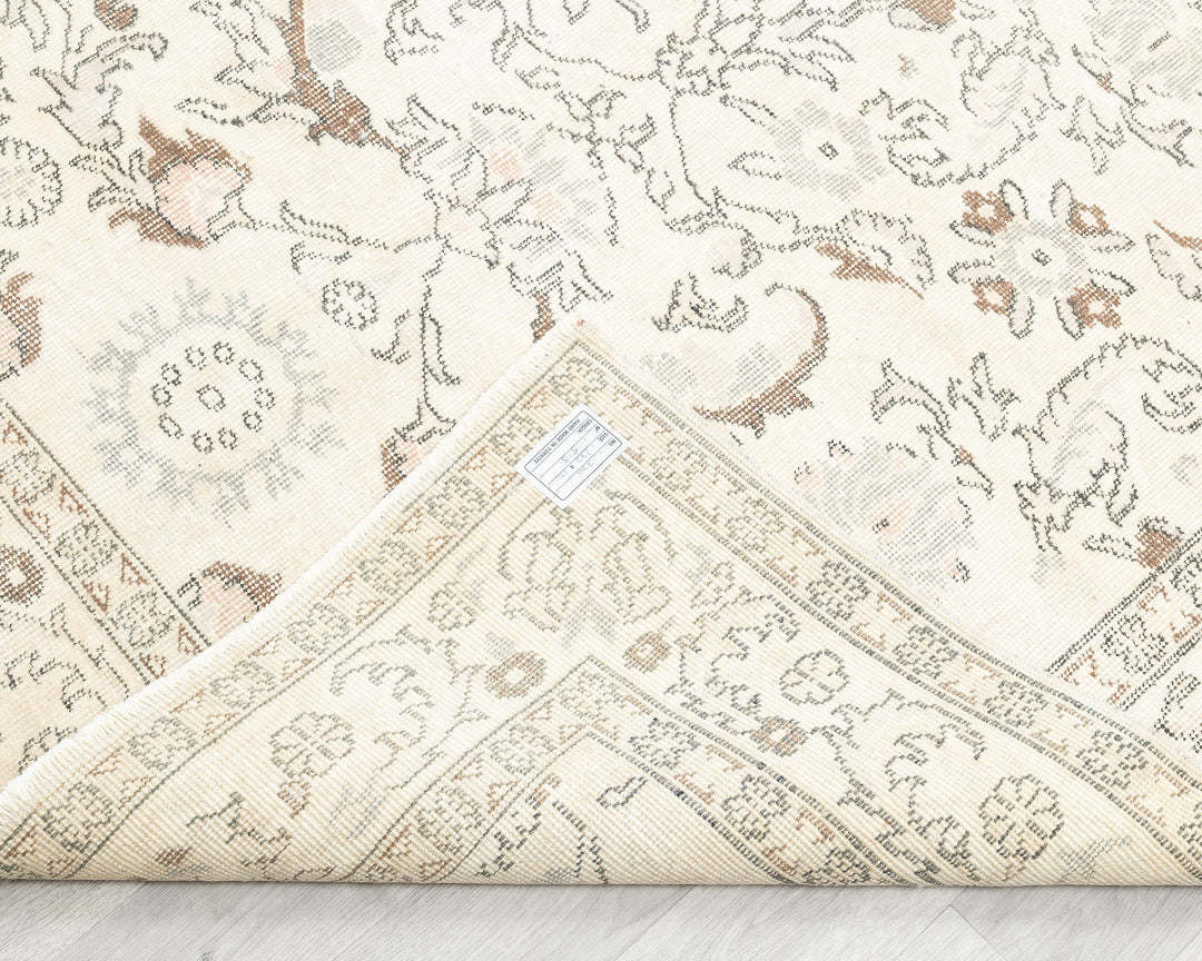 Beige Oushak Rug 8' 11" x 6' 3" | No. VR42107