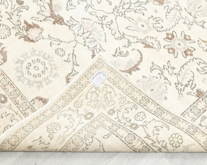 Beige Oushak Rug 8' 11" x 6' 3" | No. VR42107