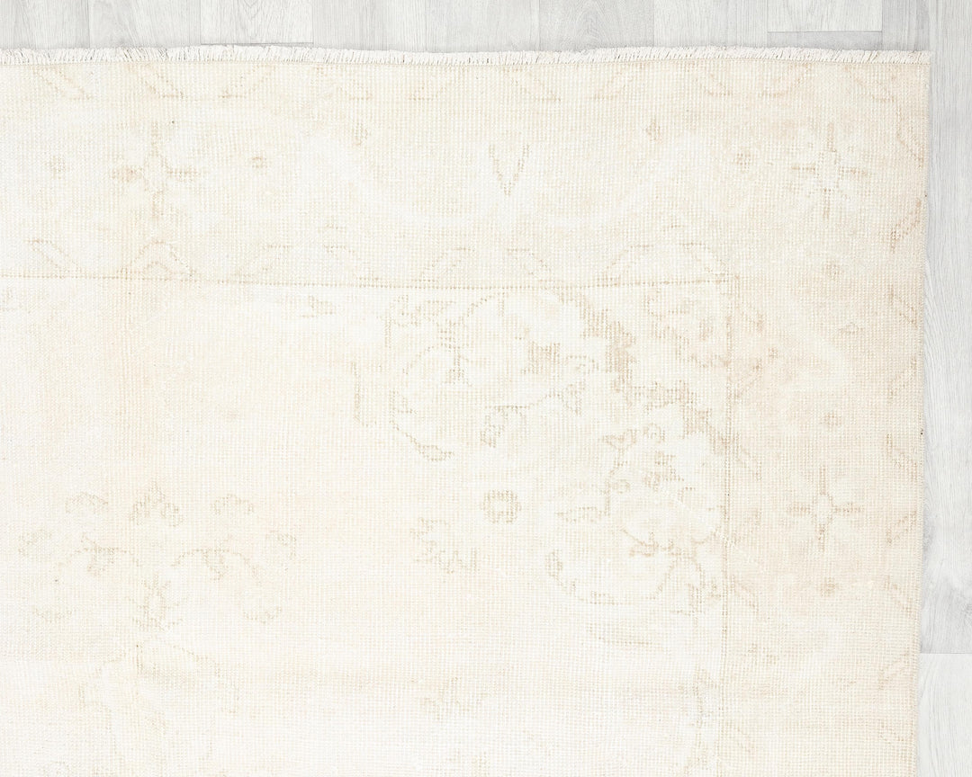Beige Oushak Rug 9' 9" x 5' 9" | No. VR42867