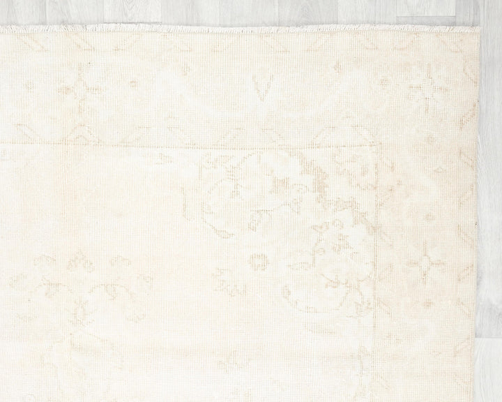Beige Oushak Rug 9' 9" x 5' 9" | No. VR42867