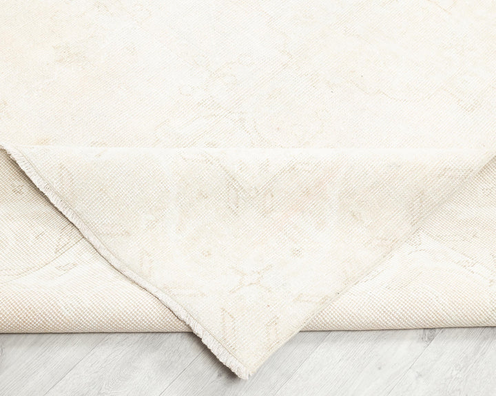 Beige Oushak Rug 9' 9" x 5' 9" | No. VR42867