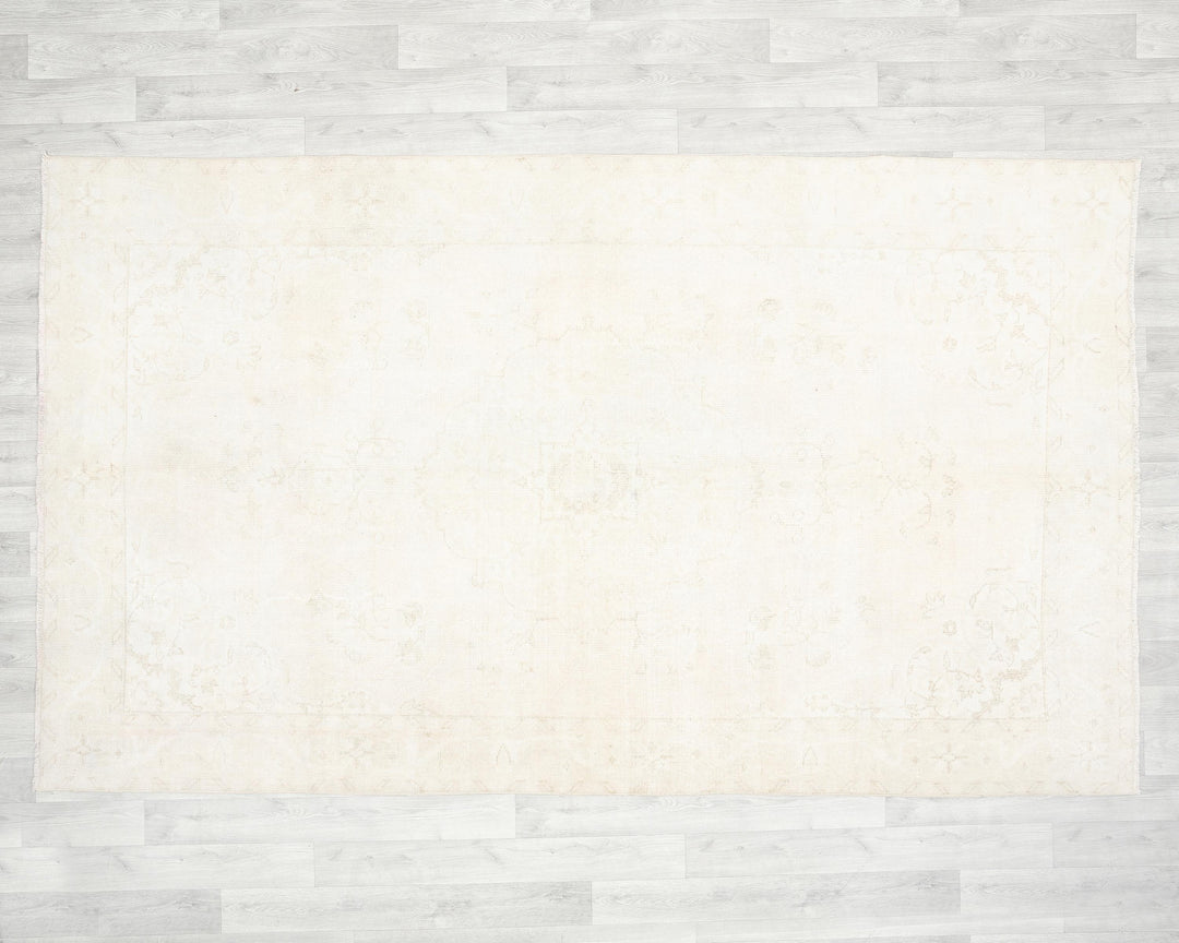 Beige Oushak Rug 9' 9" x 5' 9" | No. VR42867