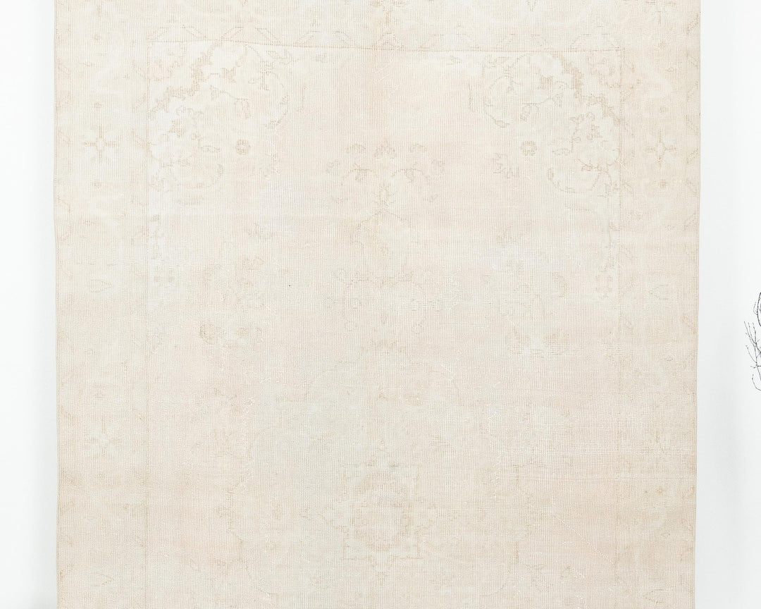 Beige Oushak Rug 9' 9" x 5' 9" | No. VR42867