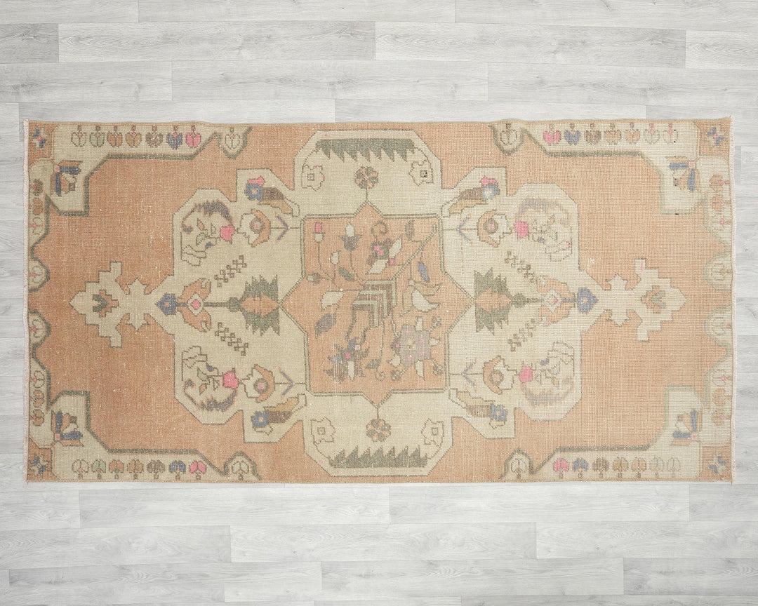 Oushak Rug 7' 5" x 3' 9" | No. VR26101