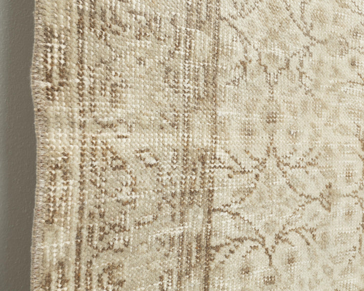 Beige Oushak Rug 0' 4" x 6' 9" | No. VR99982