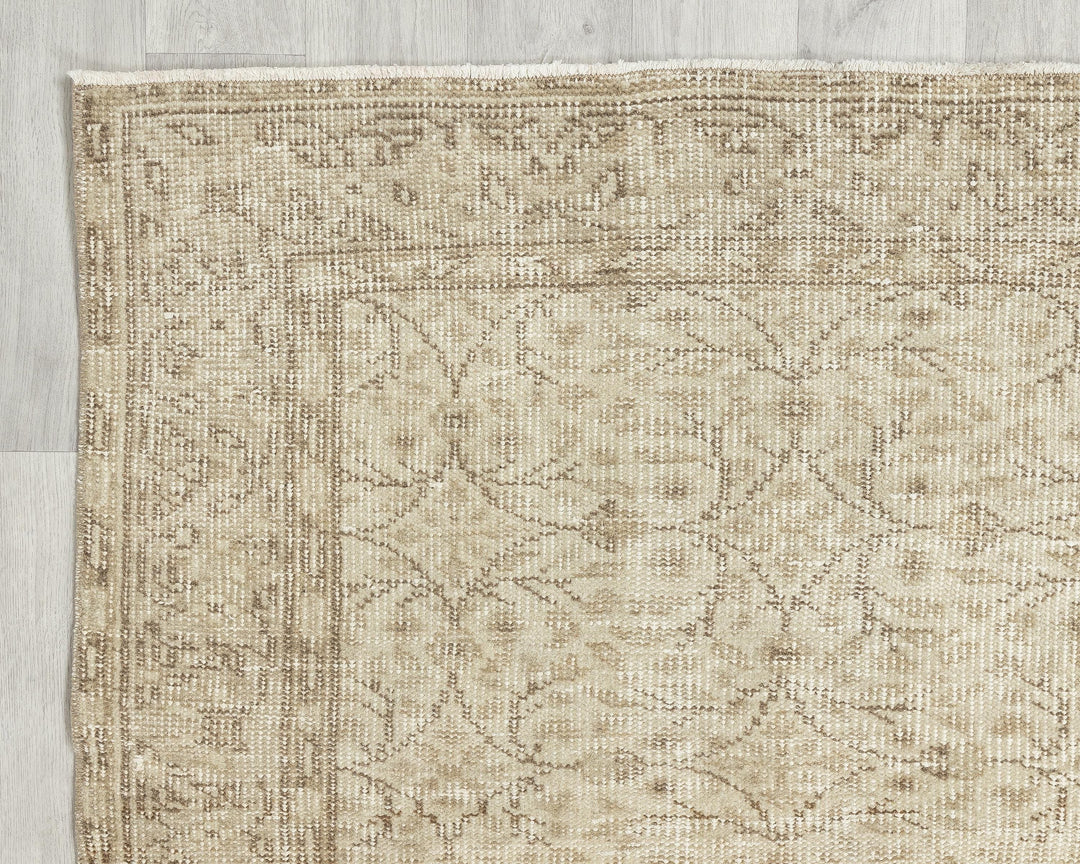 Beige Oushak Rug 0' 4" x 6' 9" | No. VR99982