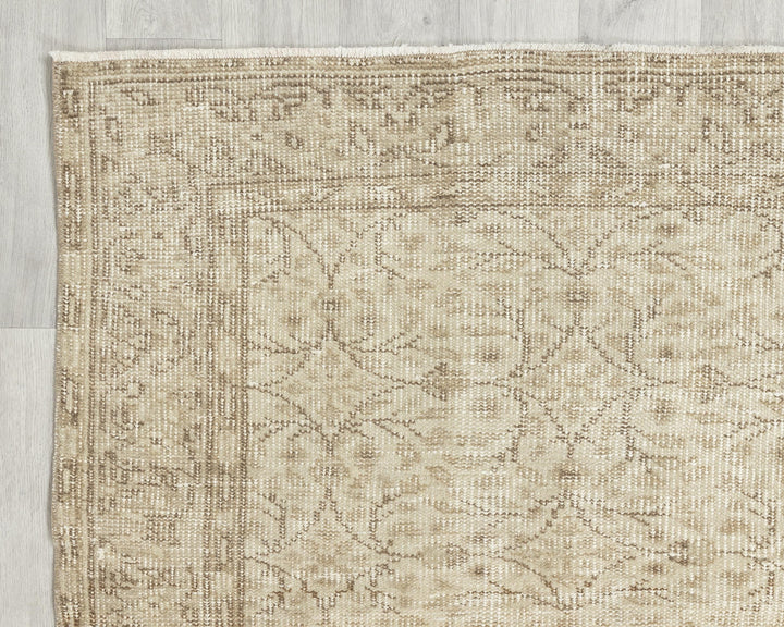 Beige Oushak Rug 0' 4" x 6' 9" | No. VR99982
