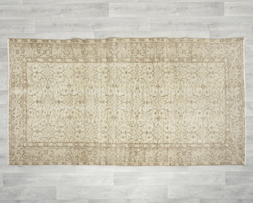 Beige Oushak Rug 0' 4" x 6' 9" | No. VR99982