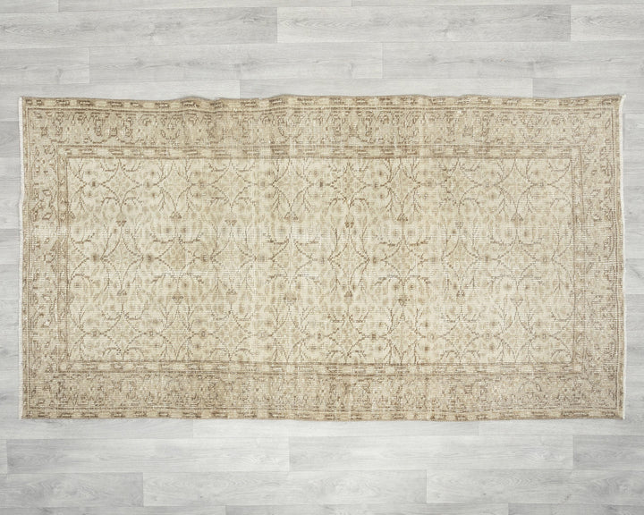Beige Oushak Rug 0' 4" x 6' 9" | No. VR99982