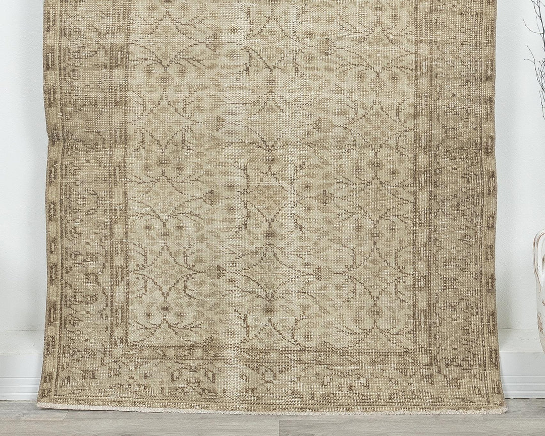 Beige Oushak Rug 0' 4" x 6' 9" | No. VR99982