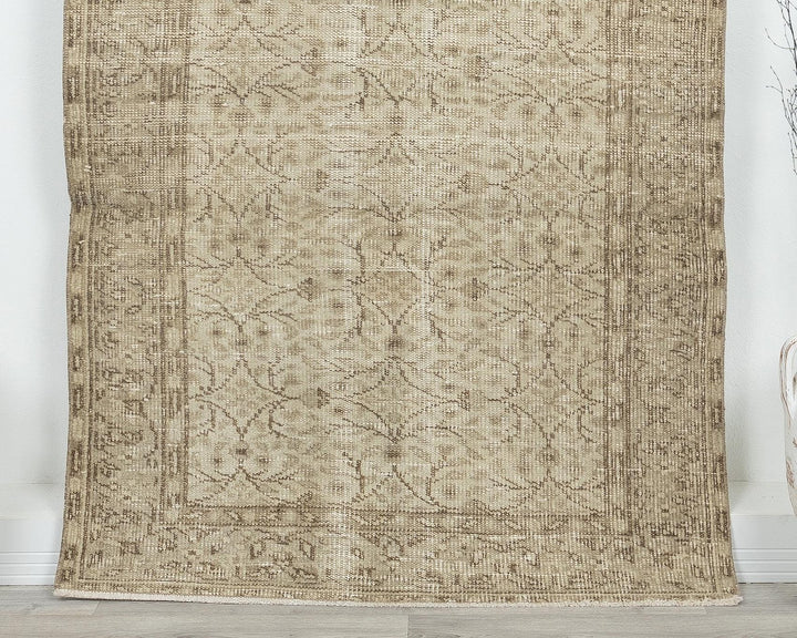 Beige Oushak Rug 0' 4" x 6' 9" | No. VR99982