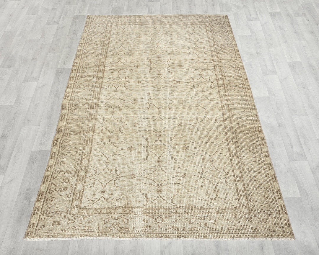 Beige Oushak Rug 0' 4" x 6' 9" | No. VR99982