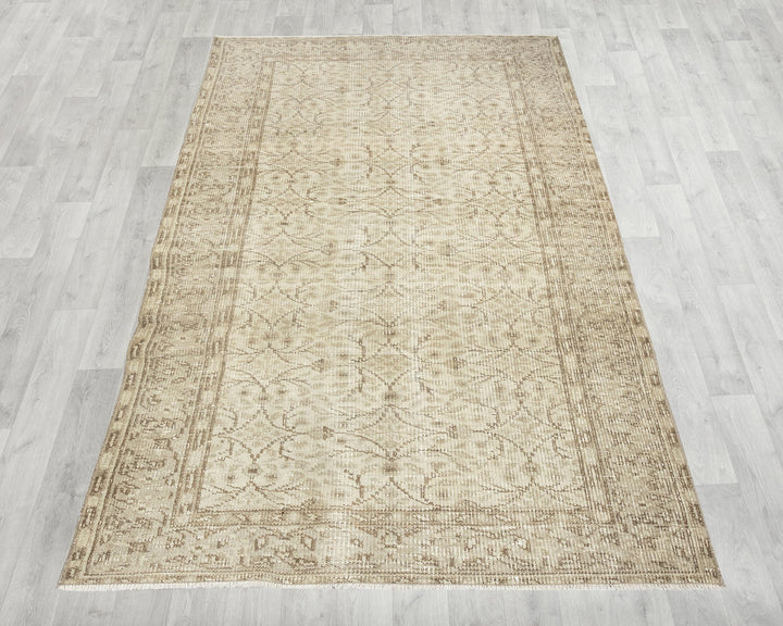 Beige Oushak Rug 0' 4" x 6' 9" | No. VR99982