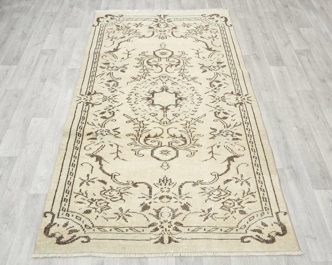 Beige Oushak Rug 6' 9" x 3' 8" | No. VR90754