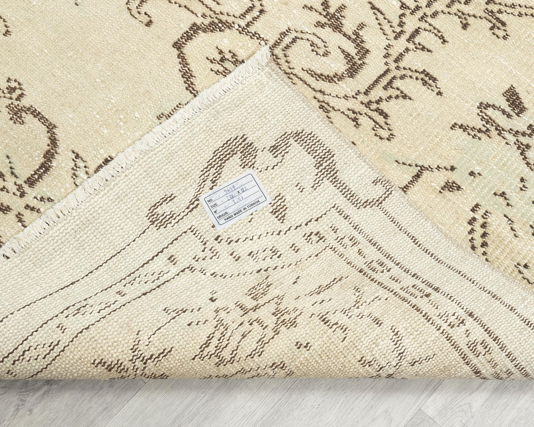 Beige Oushak Rug 6' 9" x 3' 8" | No. VR90754