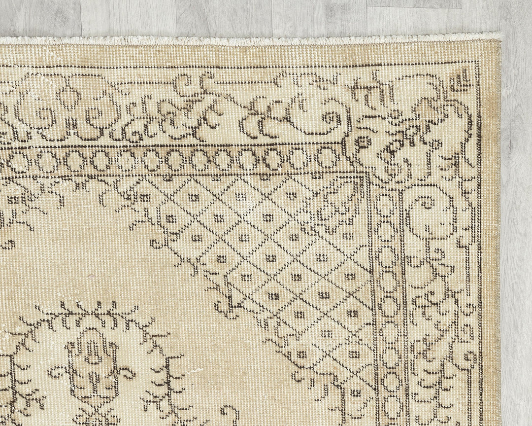 Beige Oushak Rug 6' 9" x 3' 9" | No. VR64995