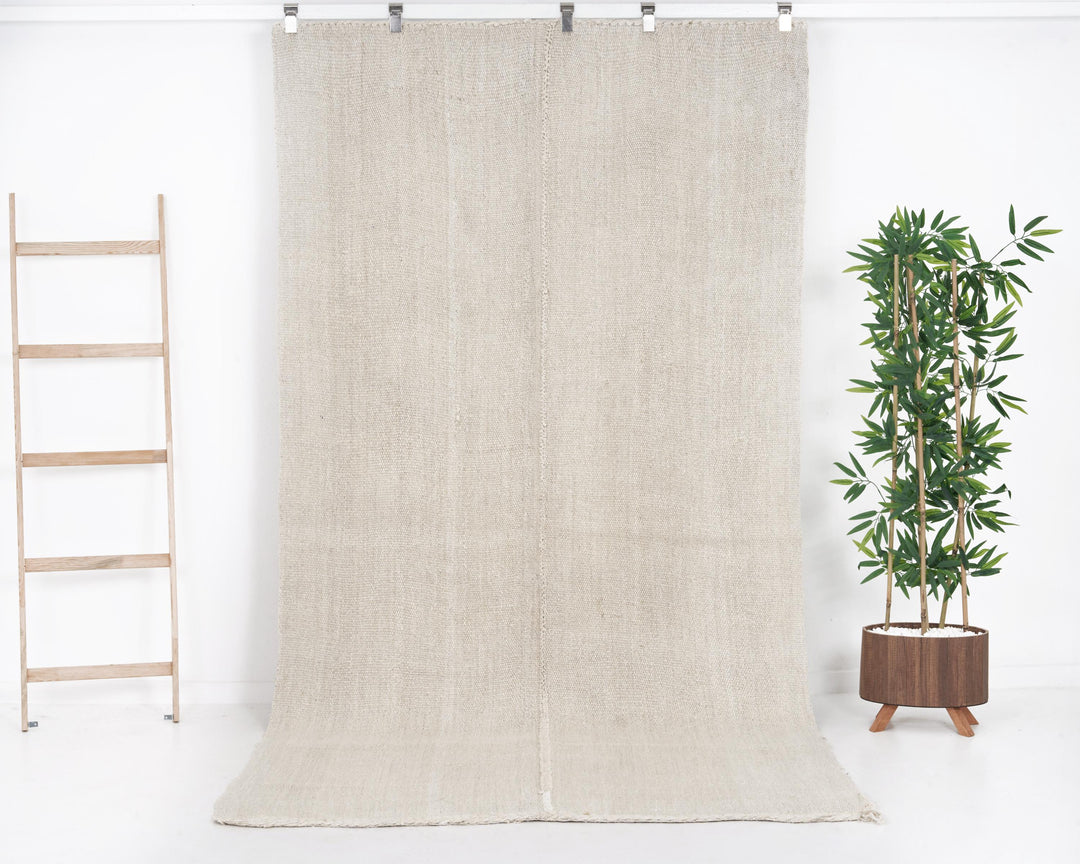 White Kilim Rug 5' x 9' 1" | No. VR80910