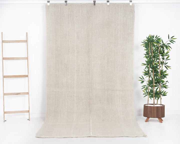 White Kilim Rug 5' x 9' 1" | No. VR80910