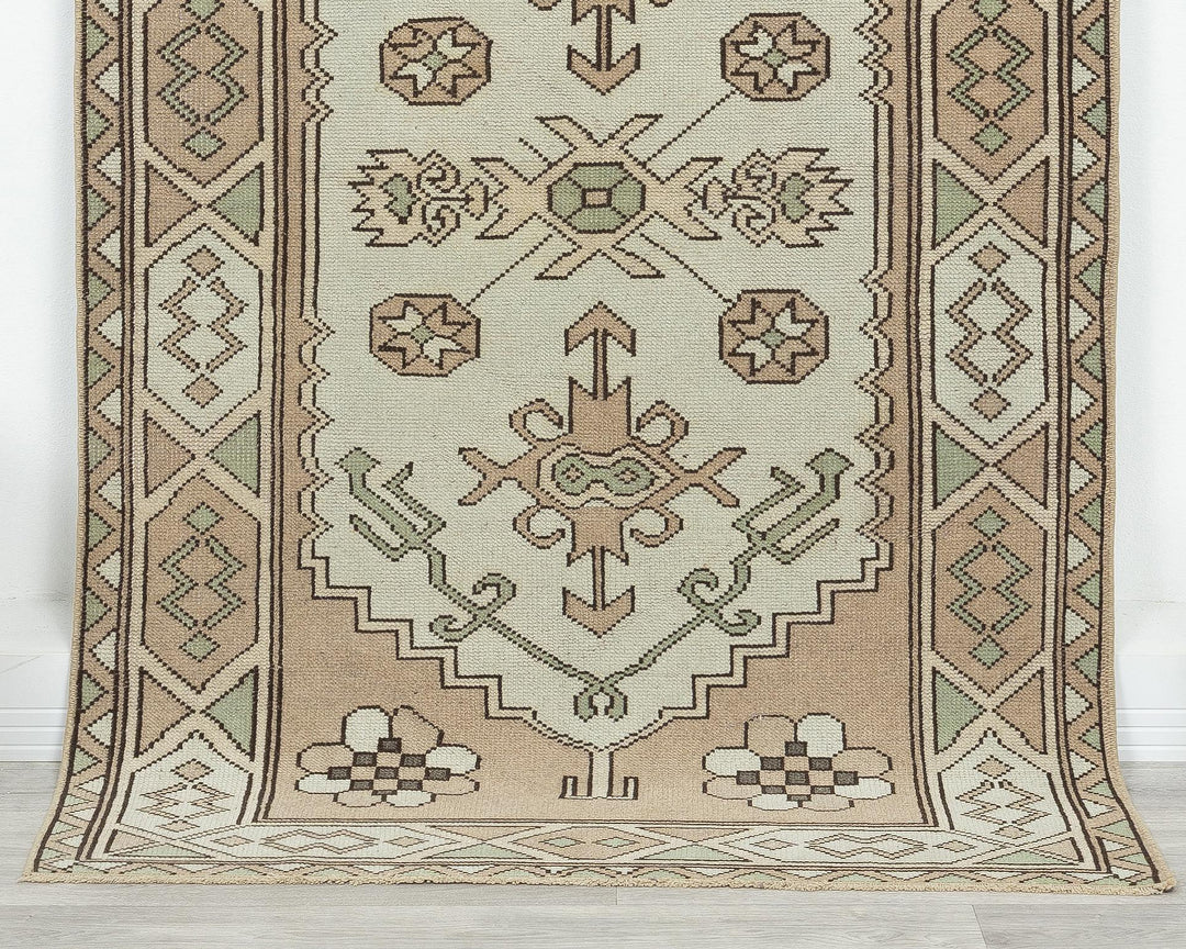 Neutral Oushak Rug 3' 8" x 5' 11" | No. VR53716