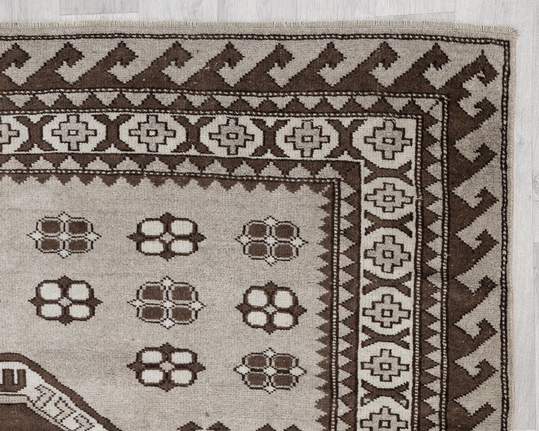 Brown Oushak Rug 8' 7" x 9' | No. VR81785