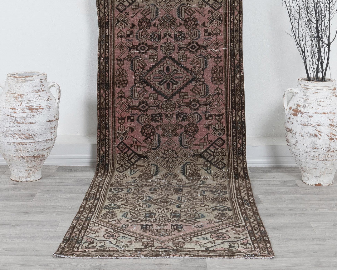 Runner Rug 2' 7" x 10' 1" | No. VR24959