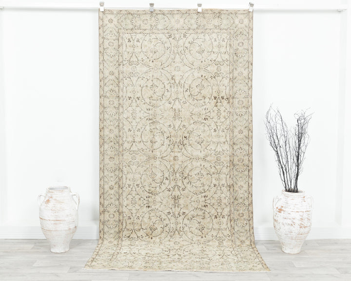 Beige Oushak Rug 8' 8" x 4' 6" | No. VR30829