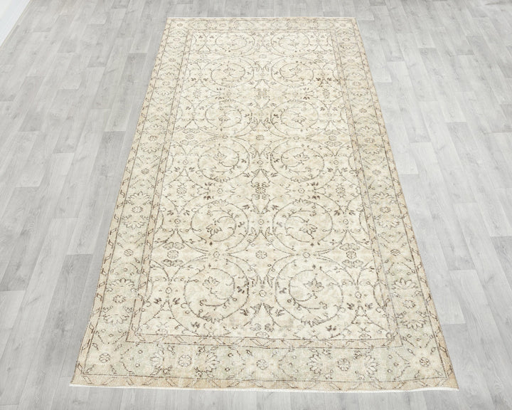Beige Oushak Rug 8' 8" x 4' 6" | No. VR30829