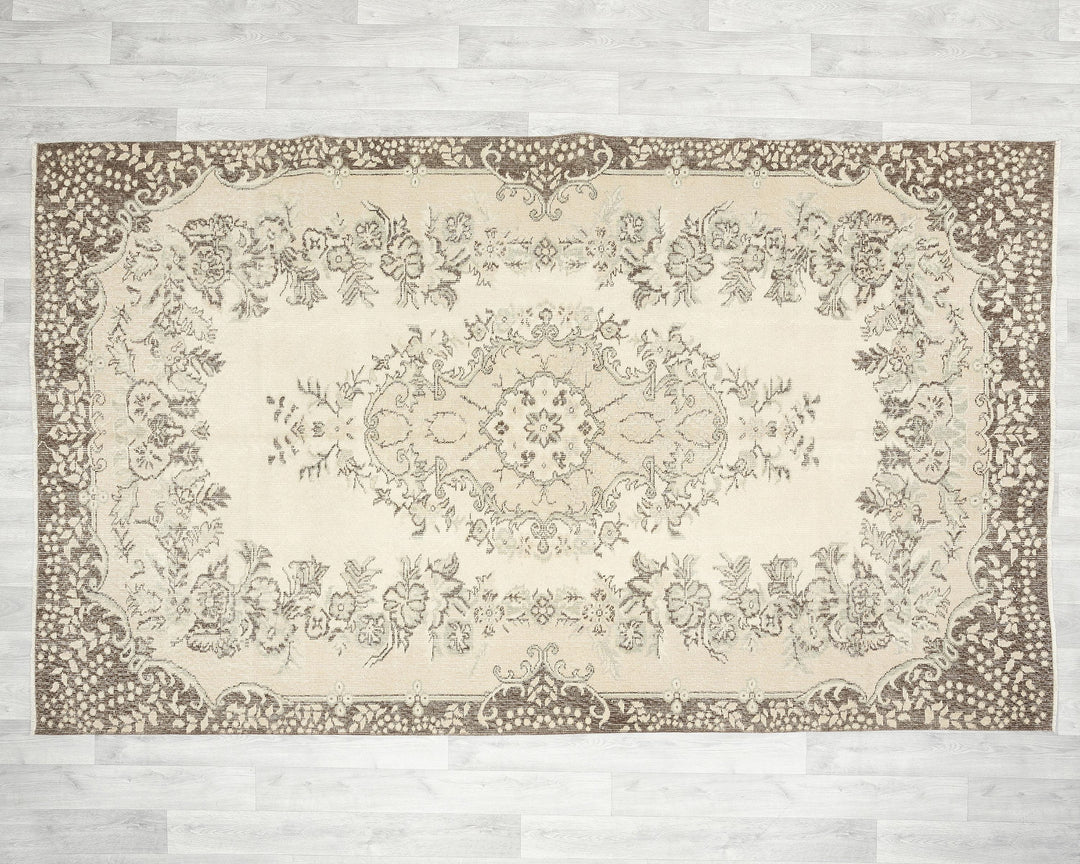 Neutral Oushak Rug 5' 6" x 9' 2" | No. VR33297