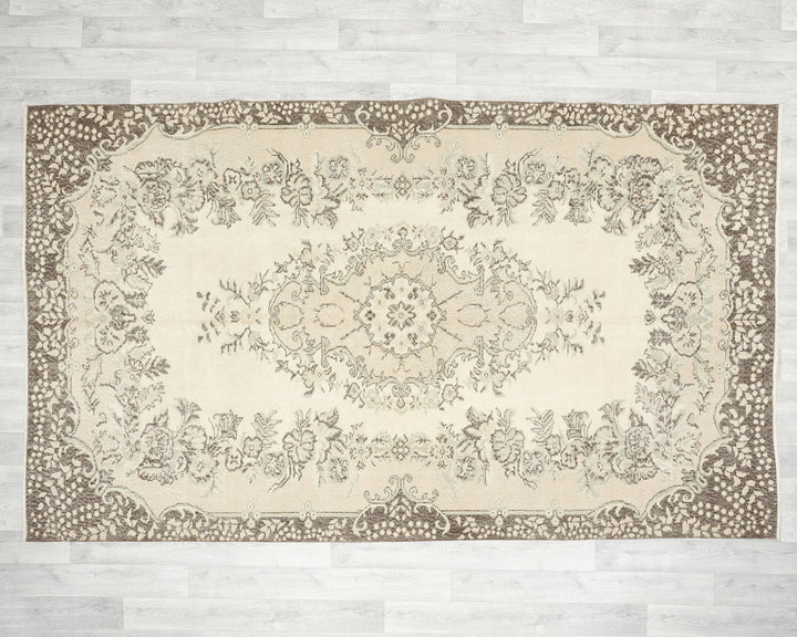 Neutral Oushak Rug 5' 6" x 9' 2" | No. VR33297