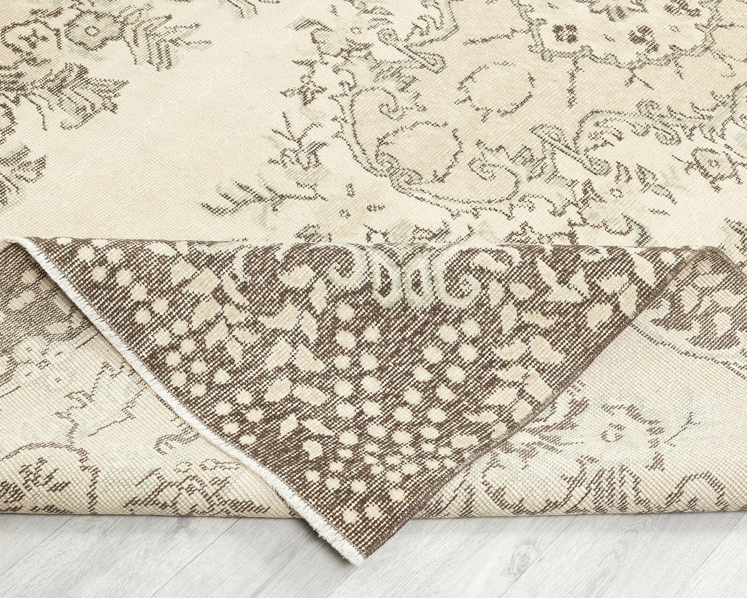 Neutral Oushak Rug 5' 6" x 9' 2" | No. VR33297