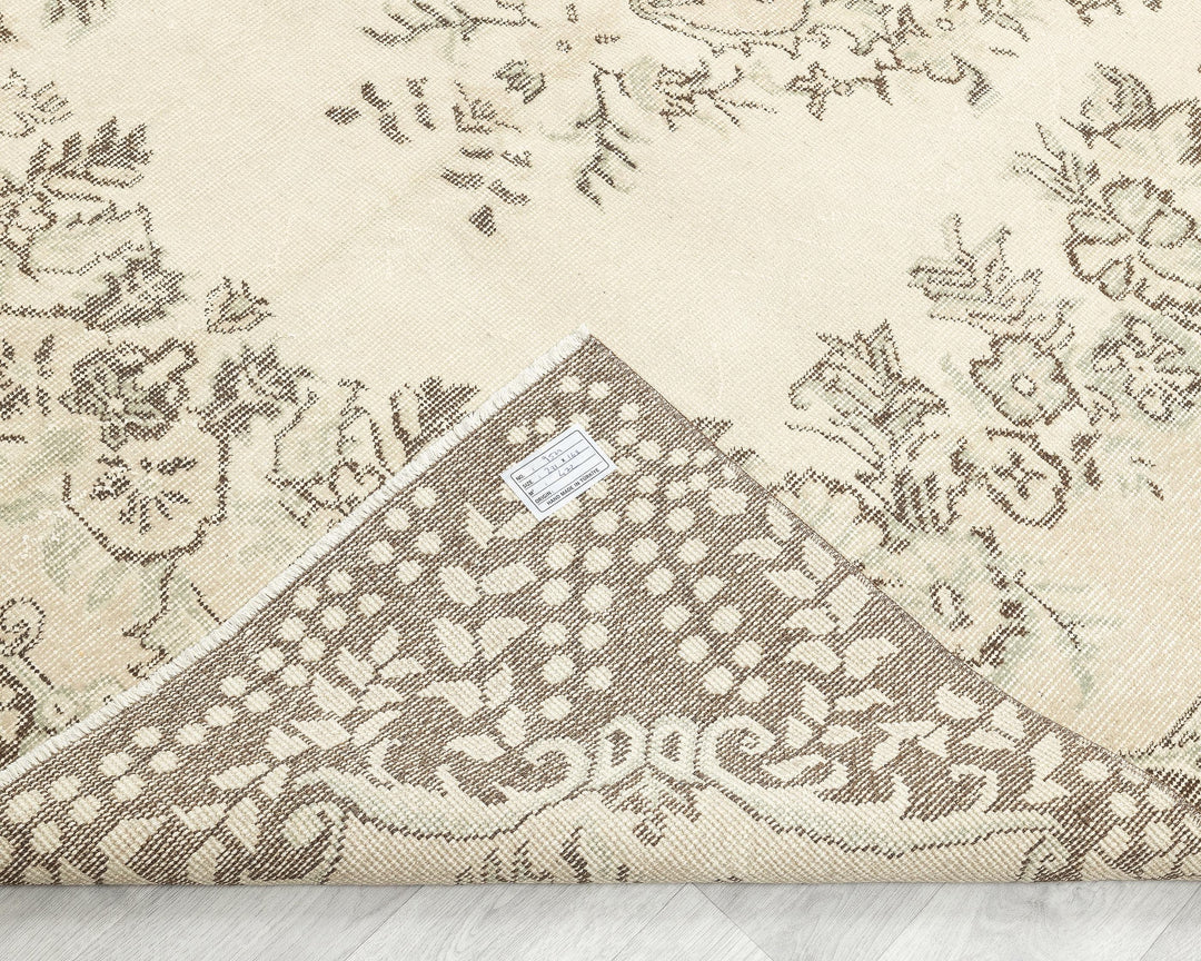 Neutral Oushak Rug 5' 6" x 9' 2" | No. VR33297