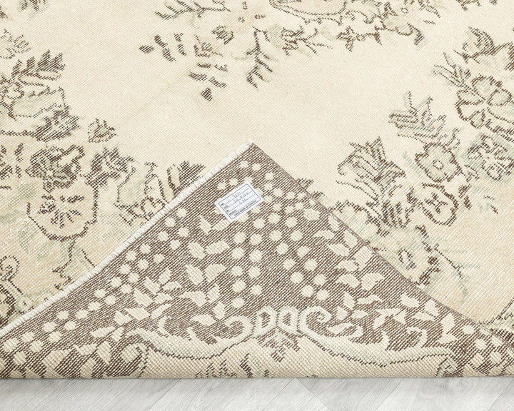 Neutral Oushak Rug 5' 6" x 9' 2" | No. VR33297